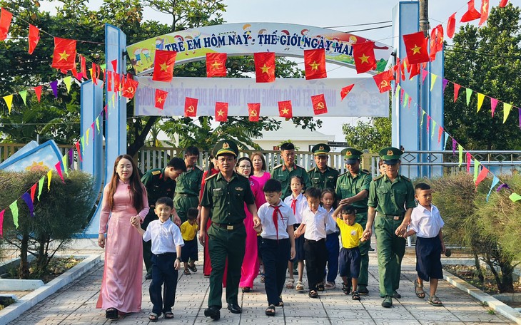 Máy siêu âm, phòng STEAM cùng hàng nghìn phần quà đến với học sinh Y Tý- Ảnh 1.