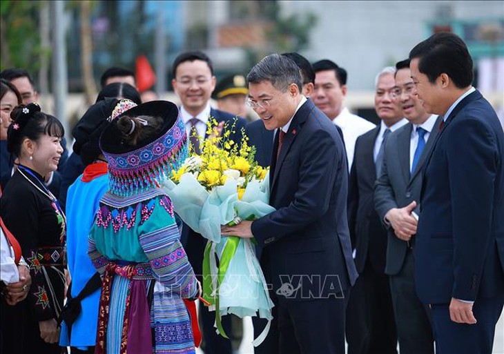 Thủ tướng dự Lễ khai giảng năm học mới tại Trường Phổ thông nội trú liên cấp Mường Khương (Lào Cai)- Ảnh 4.