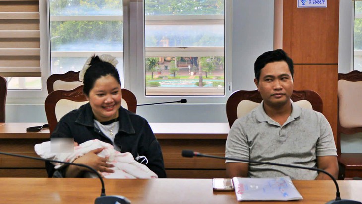 Bé gái bị bỏ rơi ở Buôn Ma Thuột đã có mái ấm - Ảnh 2.