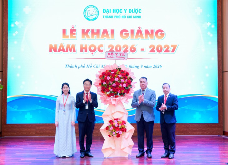 Ngày khai giảng đặc biệt của 20 thủ khoa Đại học Y Dược TPHCM - Ảnh 2.