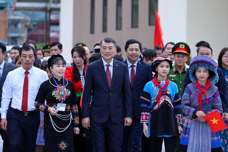 Thủ tướng Lê Minh Hưng: ‘Một người thầy tận tụy, nhân ái có thể làm thay đổi cuộc đời của nhiều thế hệ học trò’- Ảnh 1.