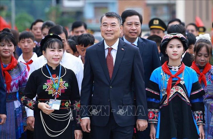 Thủ tướng dự Lễ khai giảng năm học mới tại Trường Phổ thông nội trú liên cấp Mường Khương (Lào Cai)- Ảnh 5.