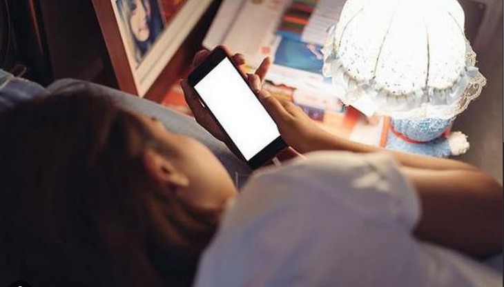 Đau lưng, thoái hoá đốt sống cổ do sử dụng thiết bị công nghệ- Ảnh 1.