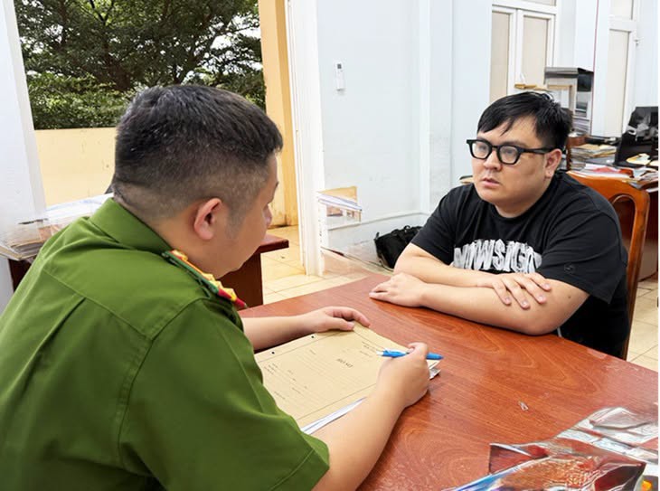 Giả làm chủ phòng trọ lên mạng lừa cọc hơn 100 nạn nhân- Ảnh 1.