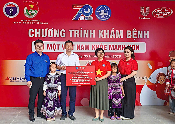 Máy siêu âm, phòng STEAM cùng hàng nghìn phần quà đến với học sinh Y Tý- Ảnh 5.