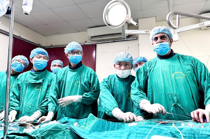 Y tế Thanh Hóa phát triển kỹ thuật chuyên sâu, nghiên cứu khoa học, chuyển đổi số - Ảnh 4.