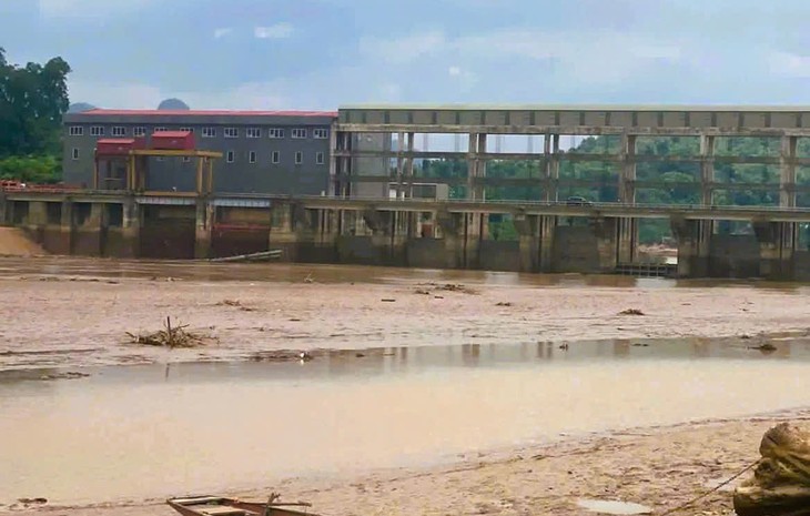 Làm rõ nguyên nhân hạ mực nước sông đột ngột khiến gần 10 tấn cá nuôi chết - Ảnh 2.