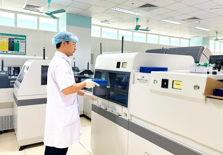Y tế Thanh Hóa phát triển kỹ thuật chuyên sâu, nghiên cứu khoa học, chuyển đổi số - Ảnh 3.