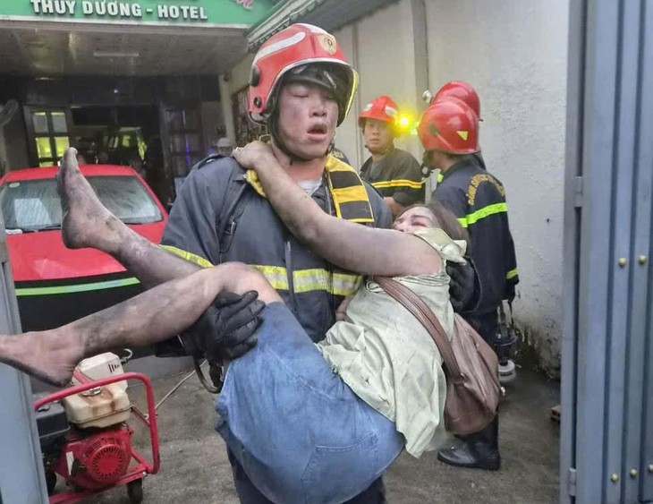 TPHCM: Nhiều nạn nhân vụ cháy khách sạn nhập viện do ngộ độc khí CO- Ảnh 3.