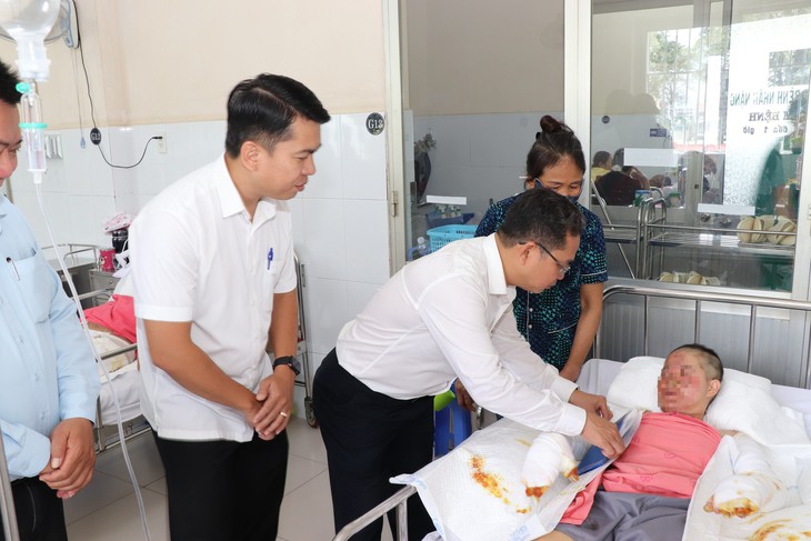 TPHCM hỗ trợ nạn nhân trong vụ cháy tại Đông Hưng Thuận khiến 2 người tử vong- Ảnh 1.