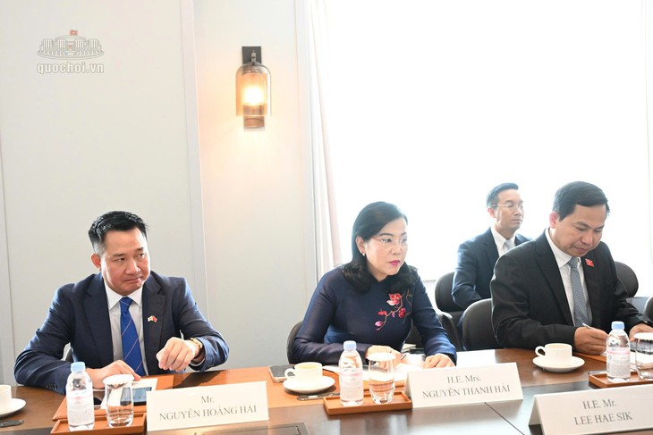 Chủ tịch Quốc hội tiếp Chủ tịch nhóm Hữu nghị Hàn Quốc - Việt Nam Moon Jin-seok- Ảnh 7.