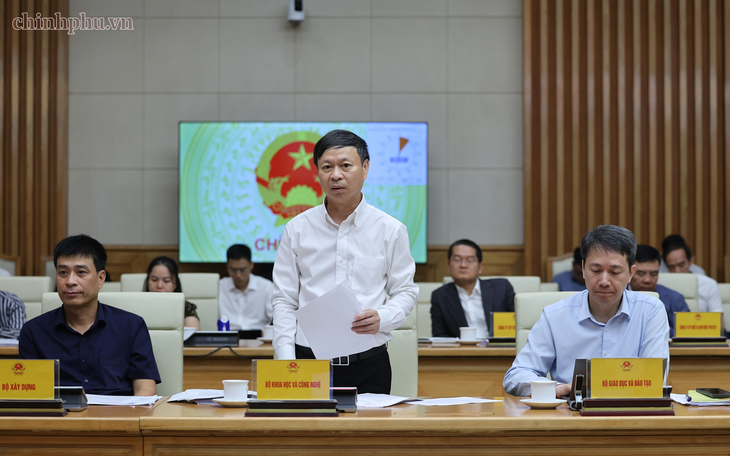Phó Thủ tướng Thường trực yêu ngành điện tử giảm phụ thuộc nguồn cung nước ngoài- Ảnh 3.