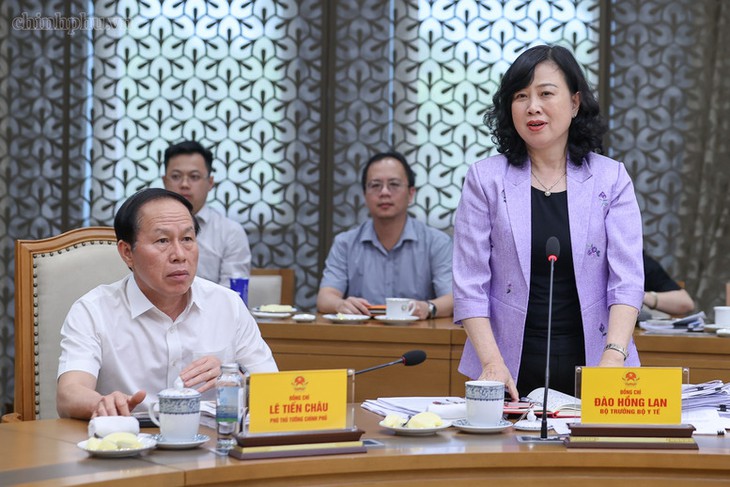 Thủ tướng: Không để người dân thiếu thuốc, thiếu thiết bị y tế vì vướng cơ chế- Ảnh 4.