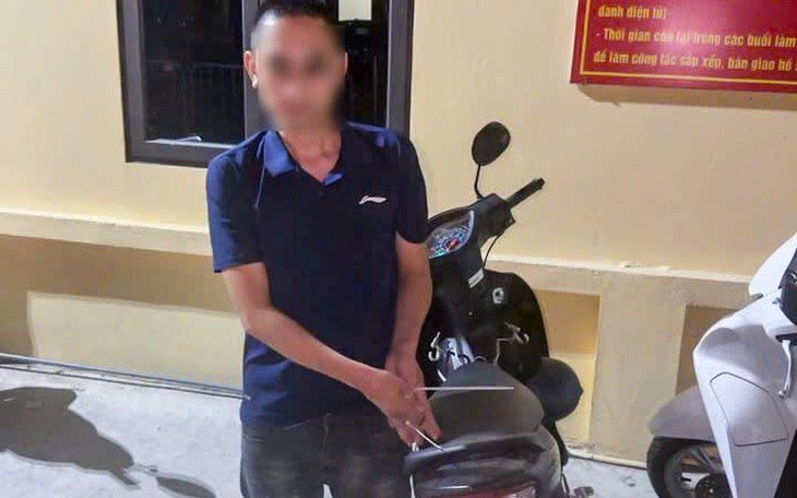 Che biển số bằng khẩu trang, nam tài xế bị phạt hơn 11 triệu đồng- Ảnh 2.