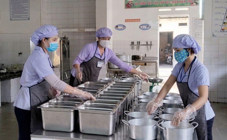 Thực đơn bán trú đủ dinh dưỡng để trẻ phát triển toàn diện thể chất, trí tuệ - Ảnh 2.