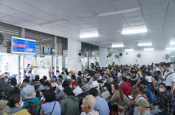 Bệnh viện Chợ Rẫy lập kỷ lục với 10.000 lượt người bệnh trong một ngày- Ảnh 1.