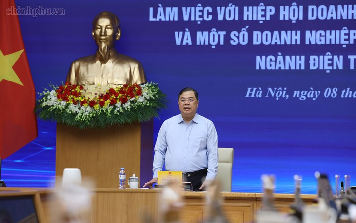 Phó Thủ tướng Thường trực yêu ngành điện tử giảm phụ thuộc nguồn cung nước ngoài- Ảnh 1.