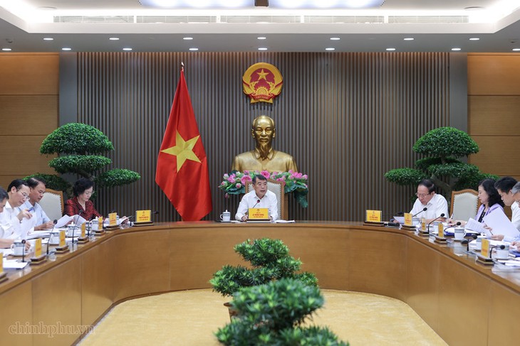 Thủ tướng: Không để người dân thiếu thuốc, thiếu thiết bị y tế vì vướng cơ chế- Ảnh 1.