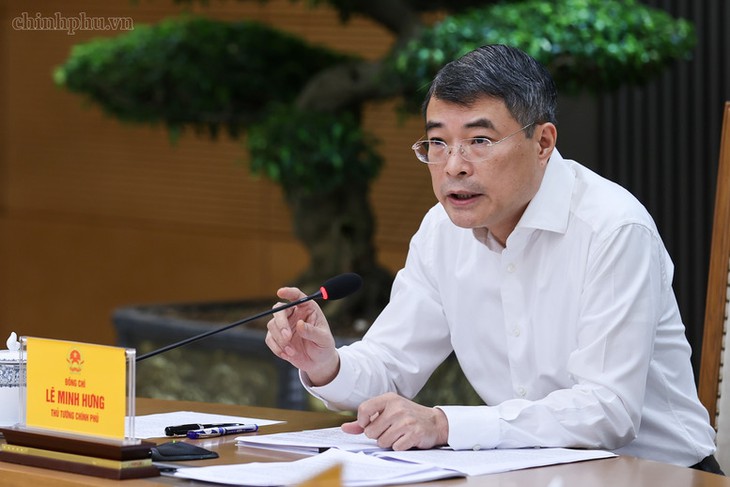 Thủ tướng: Không để người dân thiếu thuốc, thiếu thiết bị y tế vì vướng cơ chế- Ảnh 2.