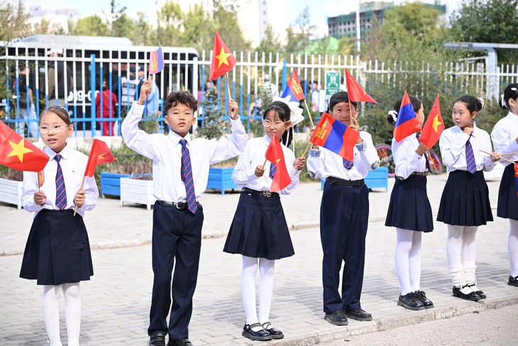 Chủ tịch Quốc hội thăm trường mang tên Chủ tịch Hồ Chí Minh tại Mông Cổ- Ảnh 3.