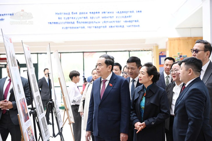 Chủ tịch Quốc hội thăm trường mang tên Chủ tịch Hồ Chí Minh tại Mông Cổ- Ảnh 1.