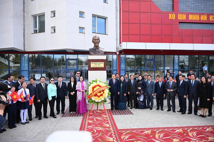 Chủ tịch Quốc hội thăm trường mang tên Chủ tịch Hồ Chí Minh tại Mông Cổ- Ảnh 6.