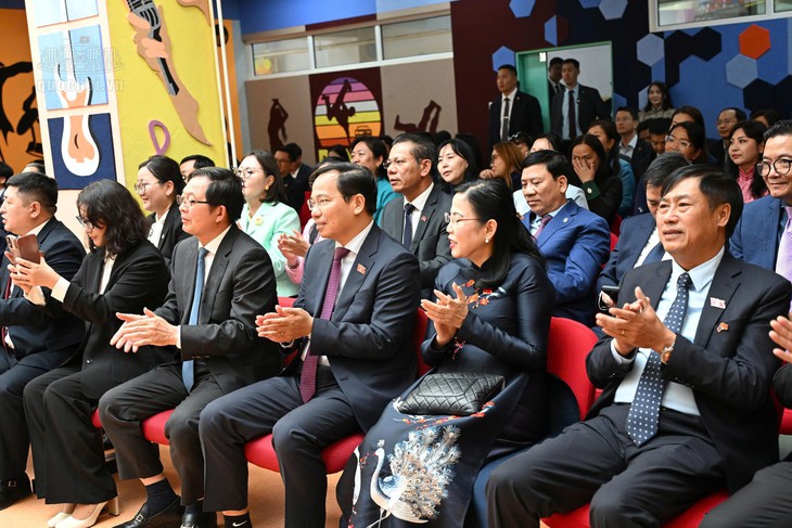 Chủ tịch Quốc hội thăm trường mang tên Chủ tịch Hồ Chí Minh tại Mông Cổ- Ảnh 9.