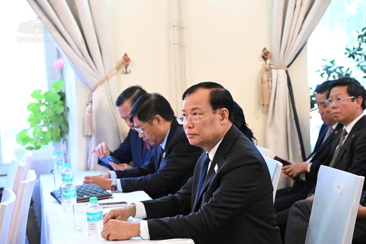 Chủ tịch Quốc hội Trần Thanh Mẫn gặp gỡ cộng đồng người Việt tại Mông Cổ- Ảnh 10.