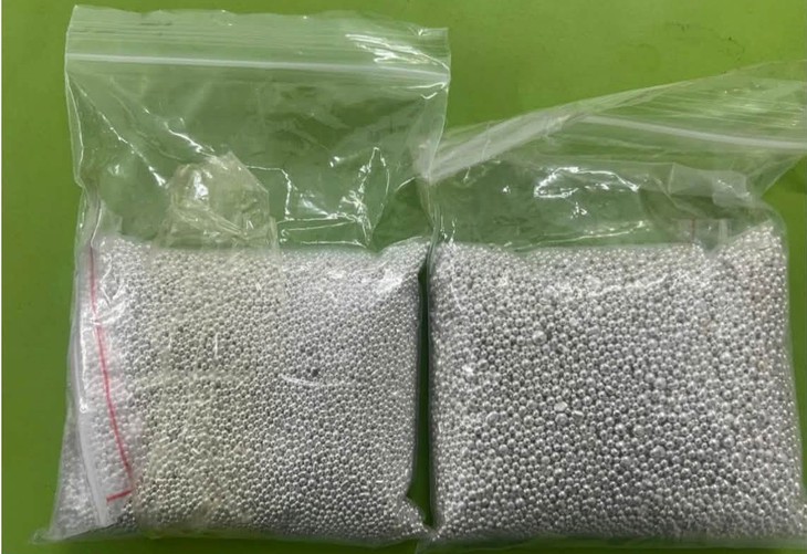 Giấu gần 2,7 kg bạc trong quần jean, chuẩn bị tuồn qua biên giới- Ảnh 2.