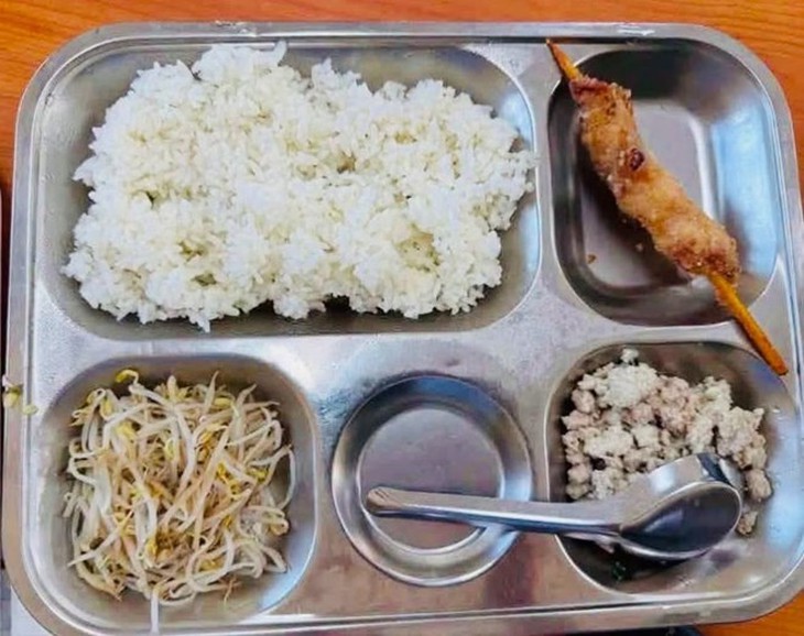 Thành ủy Hà Nội yêu cầu kiểm tra phản ánh suất ăn bán trú chưa tương xứng kinh phí- Ảnh 1.
