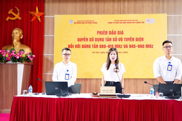 Đấu giá 3 cặp băng tần viễn thông thu về ngân sách hơn 3 nghìn tỷ đồng- Ảnh 1.