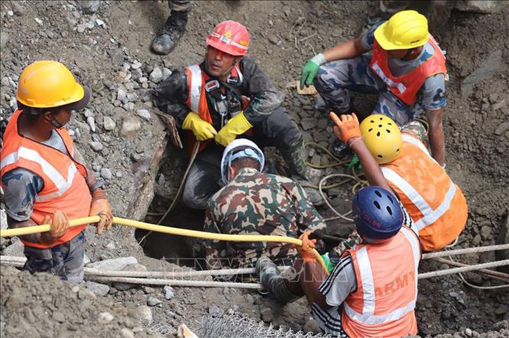 Lũ quét tại Nepal và Trung Quốc: Hơn 1.400 người thiệt mạng, gần 5.900 người mất tích- Ảnh 2.
