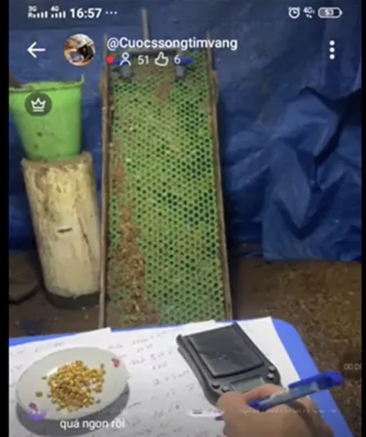 Khởi tố bị can 7 người livestream bán xô cát đãi vàng- Ảnh 2.