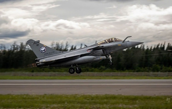 Tiêm kích Rafale đối đầu Typhoon 'tranh ngôi vua bầu trời' châu Âu?- Ảnh 1.