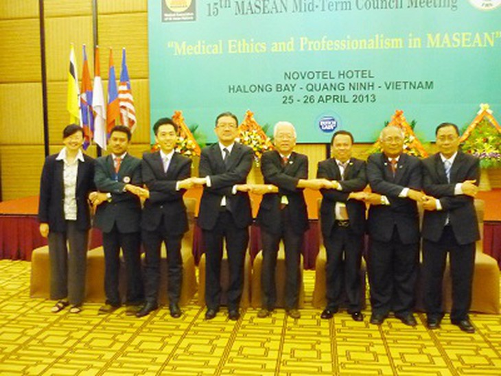 Chia sẻ về y đức, y nghiệp trong ASEAN 1
