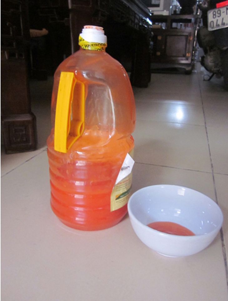 Nhận diện nước mắm, tương ớt có độc 1