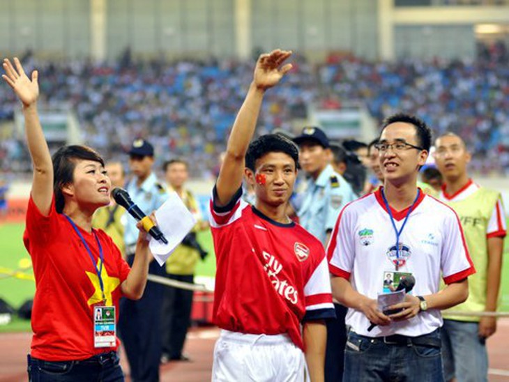 “Running man” Việt bất ngờ được Wenger mời sang Anh 1
