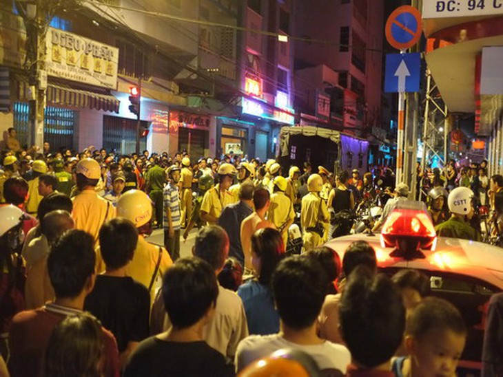 ‘Cậu ấm’ cưỡi mô tô không bằng lái ‘quậy tưng’ phố phường 1