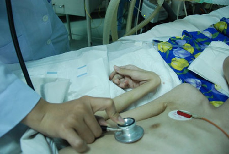 Nhói lòng với bệnh nhân viêm phổi nặng mang di chứng chất độc Da cam/Dioxin 2