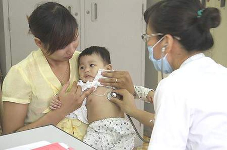 Cách đếm nhịp thở phát hiện viêm phổi 1