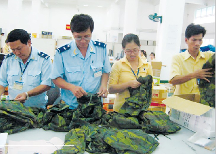 Hàng cấm “lủi” qua đường chuyển phát nhanh  1