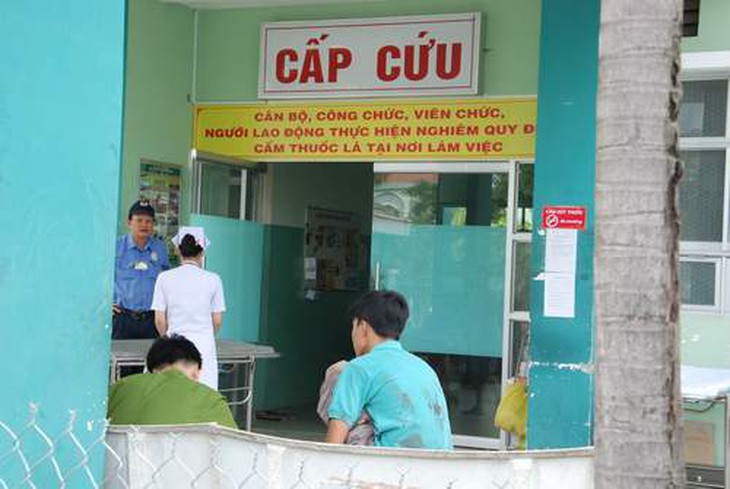 Côn đồ náo loạn bệnh viện, hành hung bác sĩ 1
