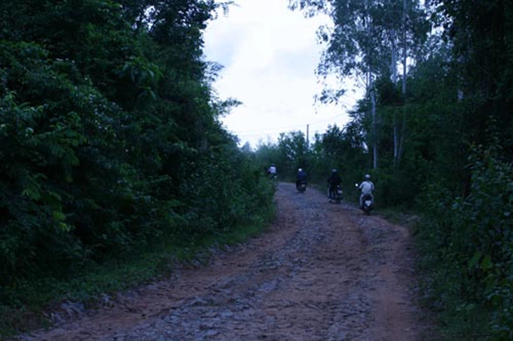 Khắc khoải chờ một con đường 1