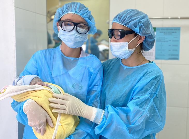 “Mẹ tròn, con vuông” trong khu cách ly