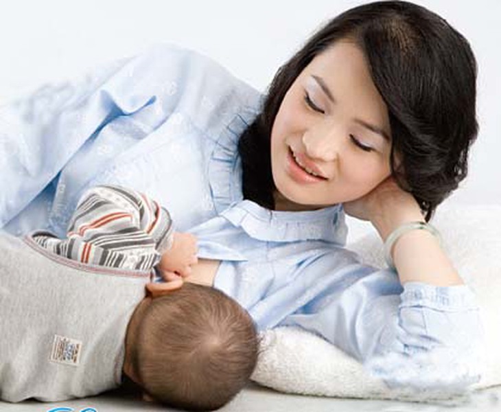 Sữa mẹ vắc-xin quý nhất cho con