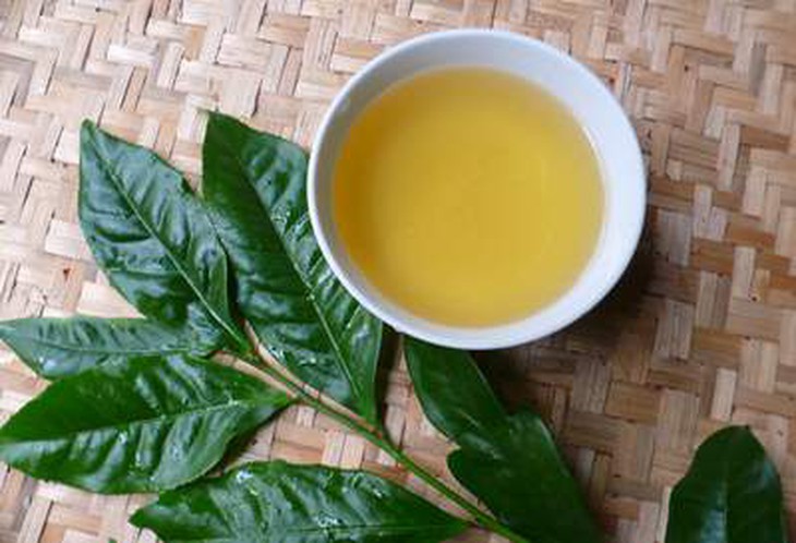 Uống nước chè đặc là thói quen không tốt.     