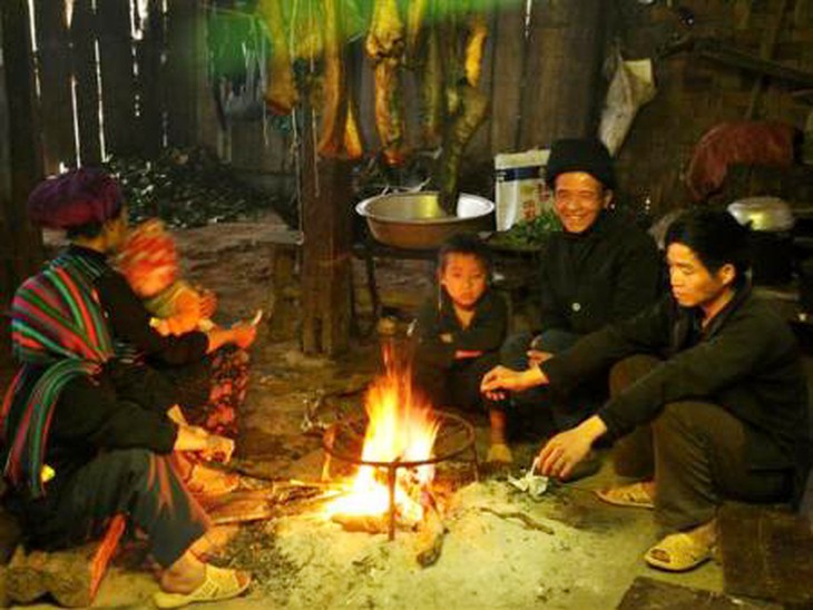 Vì sao sưởi than củi có thể gây chết người?