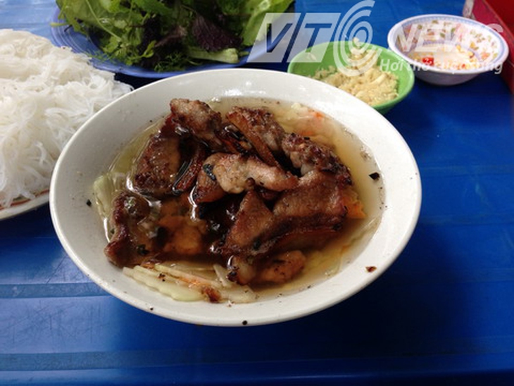 "Rợn tóc gáy" bún chả 20.000 đồng