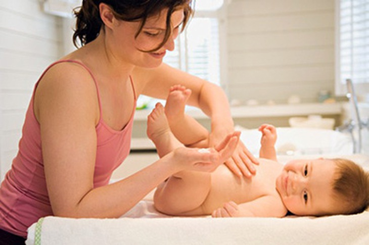 Xoa bóp giúp trẻ mau lớn 