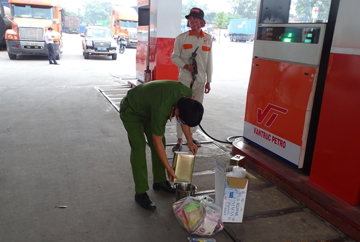 Khám xét 10 địa điểm liên quan đến đường dây xăng giả cực lớn tại Đồng Nai